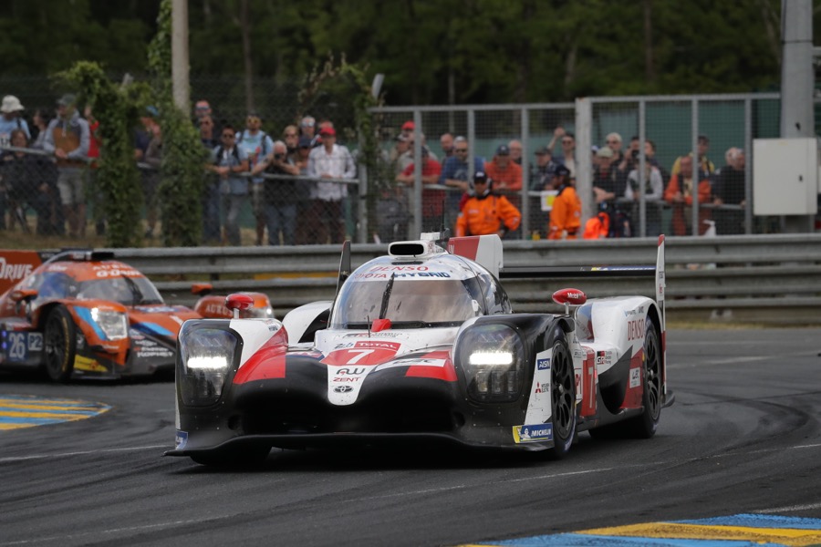 【ル・マン24時間】トヨタ7号車の小林可夢偉がレースをリード　アロンソの8号車が2位／22時間経過