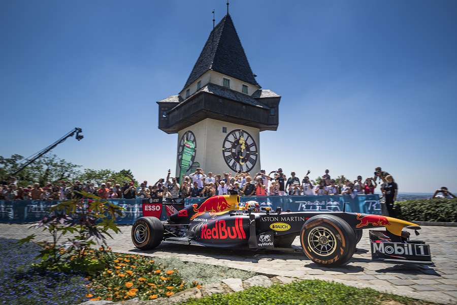 「ホンダはリスクを負ってパワーアップする必要がある」とレッドブル首脳