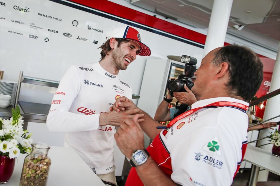 【アルファロメオ】F1初ポイント獲得のジョビナッツィ「最高の気分で、肩の荷が下りたよ」