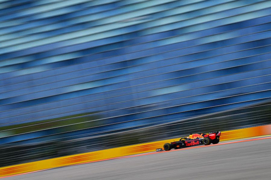 【FP2ハイライト動画】レッドブル・ホンダのフェルスタッペン、0.3秒差でトップ！／F1ロシアGP