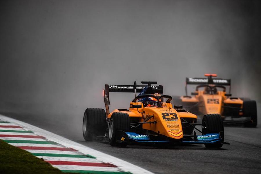 【動画：F3】“また”大クラッシュ！マシンが宙を舞いコクピット開口部からタイヤバリアの真上に落ちる大事故