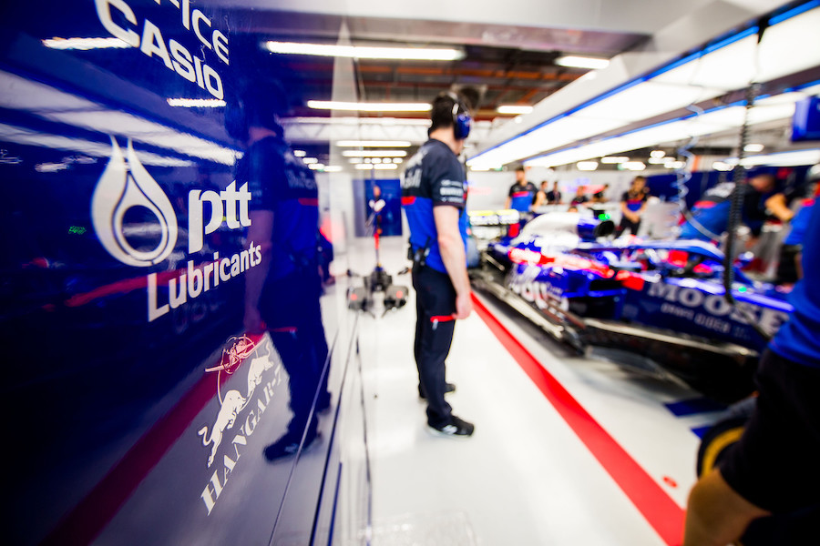 【ホンダF1】白煙を吹いたトロロッソ・ホンダのクビアト車、PU交換で予選へ／F1シンガポールGP