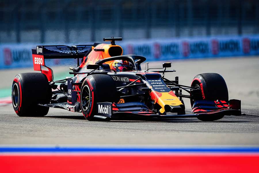 【FP1レポート】レッドブル・ホンダがフェラーリに肉薄！メルセデスは手の内を見せず／F1ロシアGP