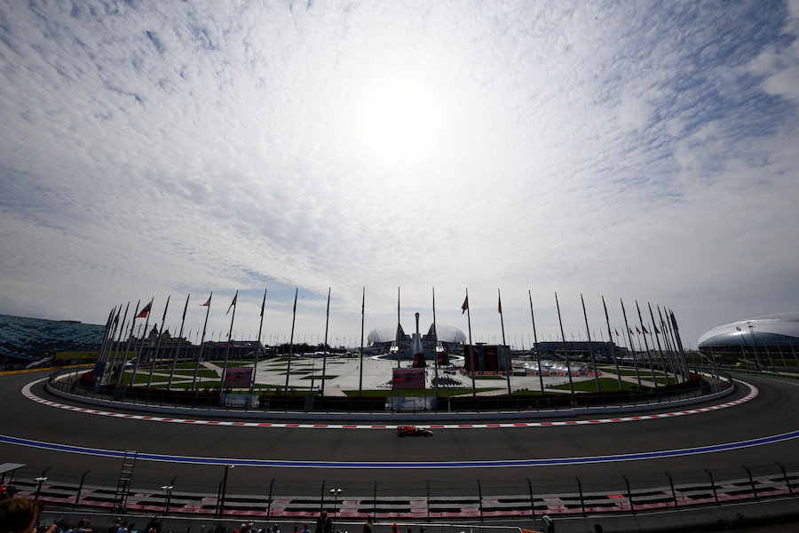 【FP1ハイライト動画】F1新世代がトップ争い！フェルスタッペン、ルクレールと0.08秒差／F1ロシアGP