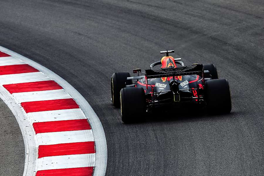 【FP3レポート】フェルスタッペンはミスで5番手どまり　クビアトにはまたもトラブル／F1ロシアGP