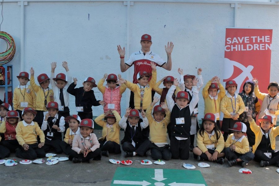 キミ・ライコネン「子供たちの笑顔は最高だ」メキシコのセーブ・ザ・チルドレンを訪問