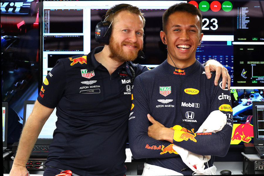 【レッドブル・ホンダ】アルボン「パフォーマンス向上のためにもう少しチューニングが必要」予選ではフェラーリが速いはず