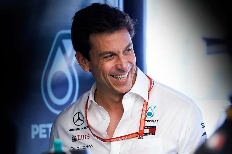 メルセデスF1チームのCEOがフェラーリ移籍のうわさを否定