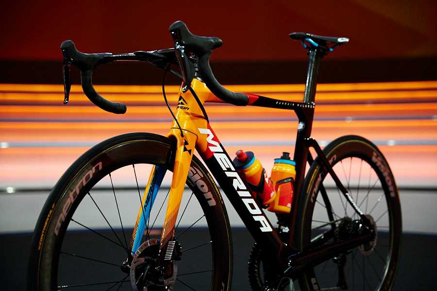 【マクラーレン】強豪自転車チームとタイアップし「バーレーン・マクラーレン」を結成