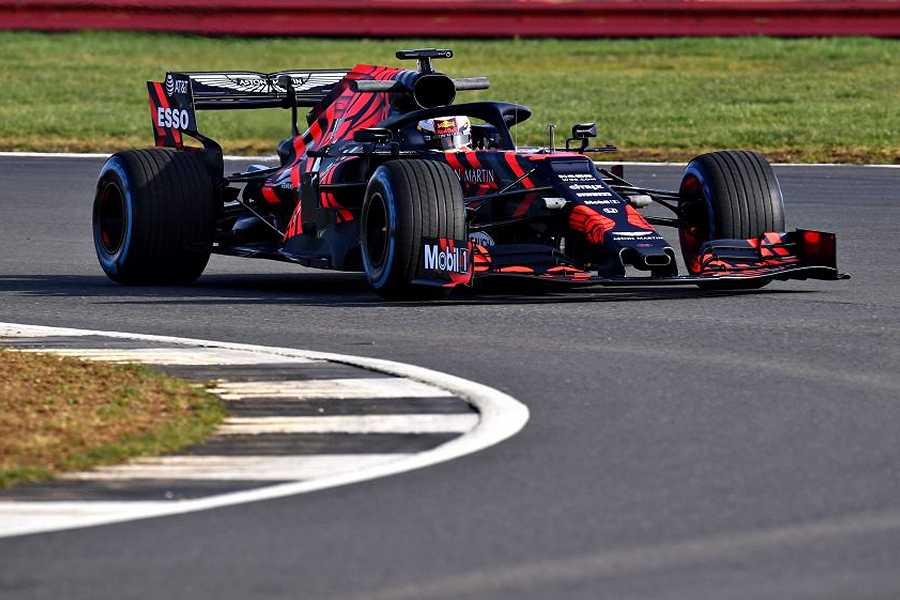 今年のF1プレシーズンテストではガレージの目隠しが禁止に