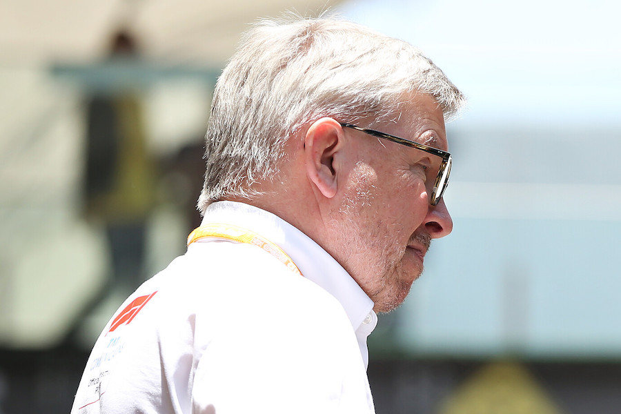 【F1：2/4】空白の12時間に何があった？「現地、時差10時間のFIA、空の上のF1ボス」：数々の危機を経験したロス・ブラウンが真相を語る