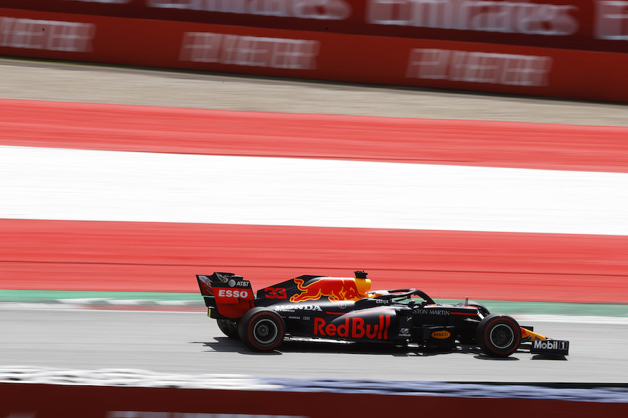 【FP1速報】レッドブル・ホンダ2番手！トップはピンク・メルセデス！／F1第2戦シュタイアーマルクGP