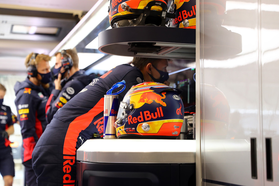 【レッドブル・ホンダ】アルボン「ここでは想定どおりに機能していない」／F1第3戦ハンガリーGP初日