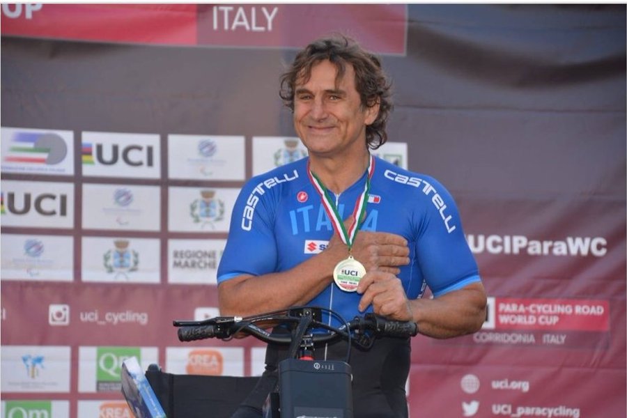 元F1ドライバーでパラ金メダルのザナルディ、人工的な昏睡状態から覚醒の段階へ