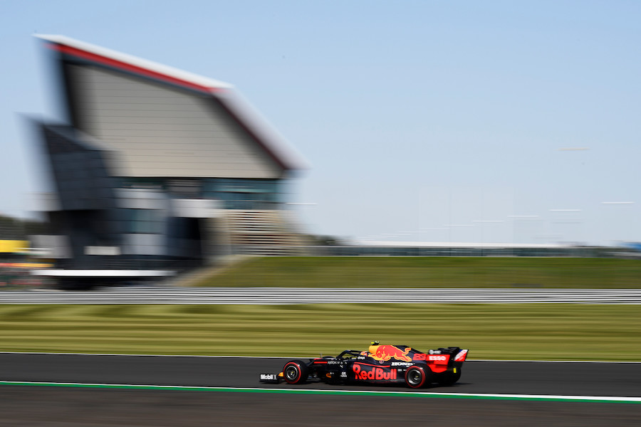 【FP2レポート】トップは“ピンク・メルセデス”、2番手アルボンはクラッシュ･･･気になるヒュルケンベルグの0.6秒／F1イギリスGP