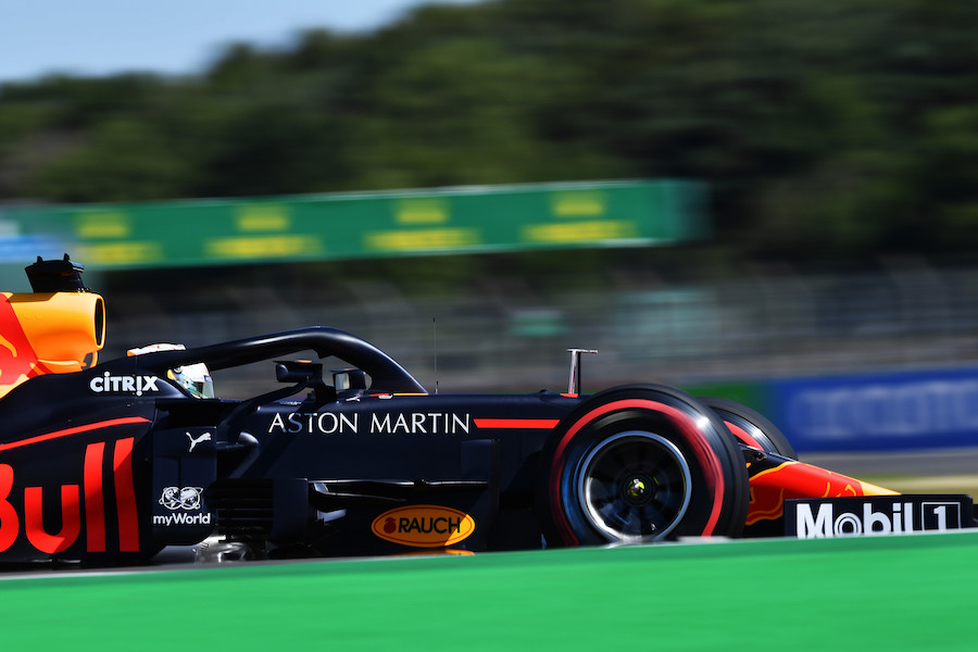 【FP1レポート】全車ソフトタイヤ使用で温存　レッドブル・ホンダ含め5台が1秒以内／F1 70周年記念GP