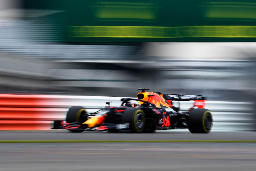 【FP2ハイライト動画】フェルスタッペン、トップのメルセデスと0.8秒差　ベッテルにまたトラブル／70周年記念GP