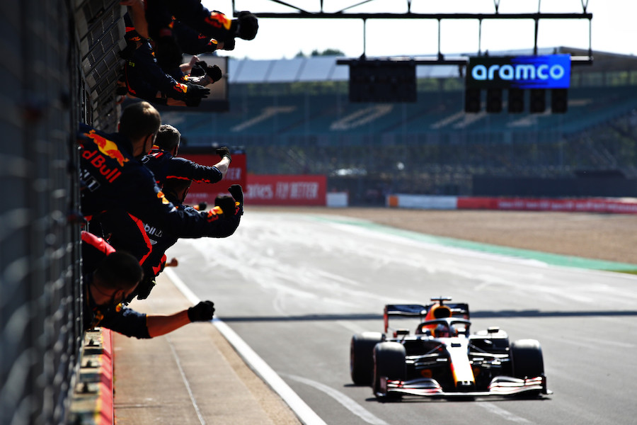 【F1ハイライト動画】諦めないフェルスタッペンとレッドブル・ホンダが戦略勝ちで今季初V！予選で1秒速いメルセデスを止めた！／F1 70周年記念GP