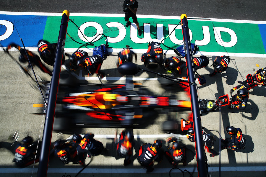 【動画：最速ピットストップ】2.03秒！レッドブル・ホンダ、ファステスト・ピットストップを記録／F1 70周年記念GP