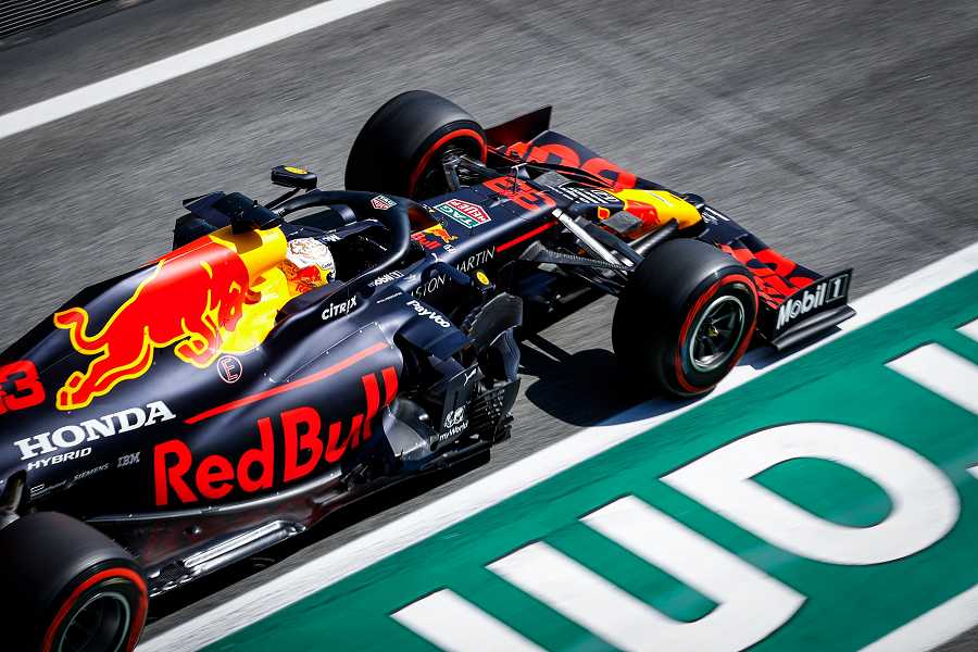 「メルセデスをとらえるための時間は十分にある」とレッドブル首脳