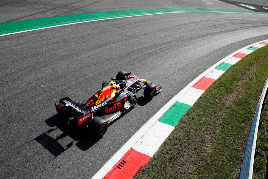 【レッドブル・ホンダ】アルボン「感触は良いが、パッケージを改善する余地がある」／F1イタリアGP初日