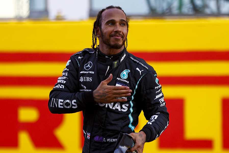 ハミルトンの契約交渉長期化の陰にメルセデスF1チーム売却のうわさ？