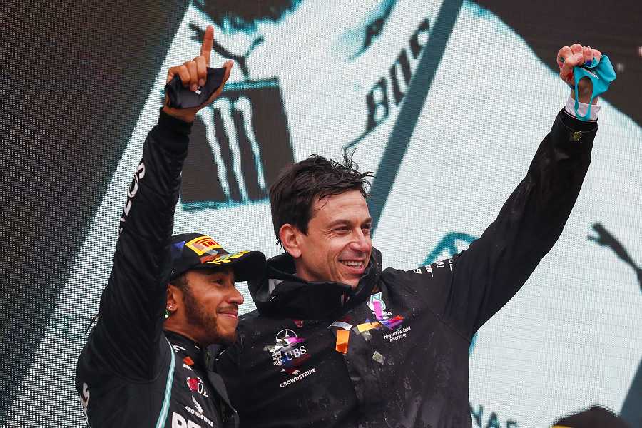 【メルセデス】チーム代表がハミルトンの複数年に及ぶ残留を示唆