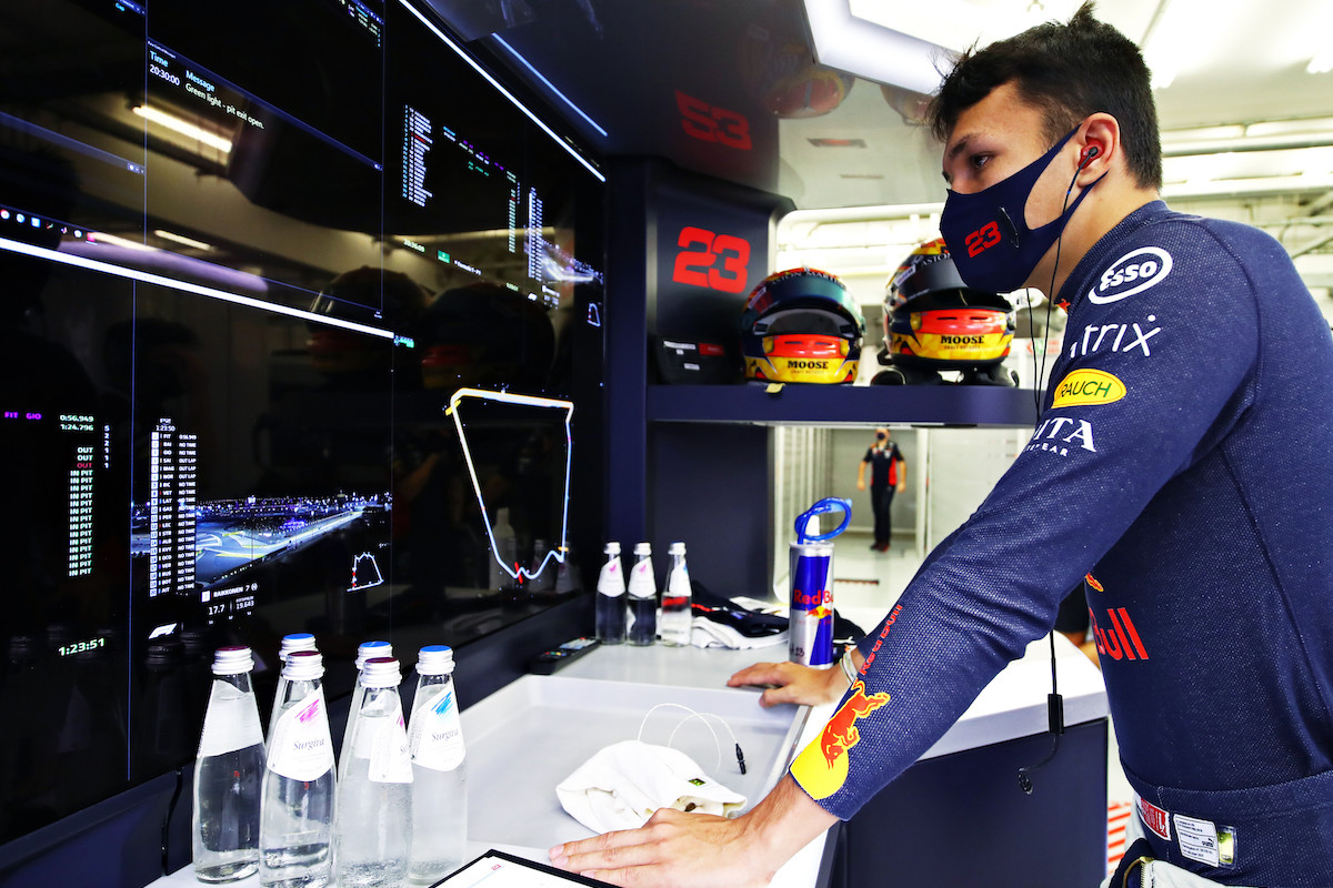 【レッドブル・ホンダ】アルボン「チャレンジングな箇所もあり面白かった」／F1サヒールGP