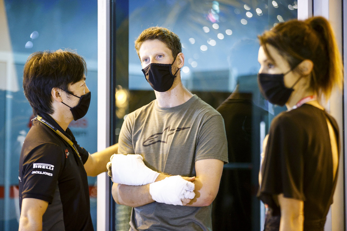 元F1ドライバーのグロージャン「超複雑」な規則を作ったFIAの騒動は「ジョーク」と非難。宝飾品禁止規則も「僕の焼け残った皮膚は指輪をしていたところだ」