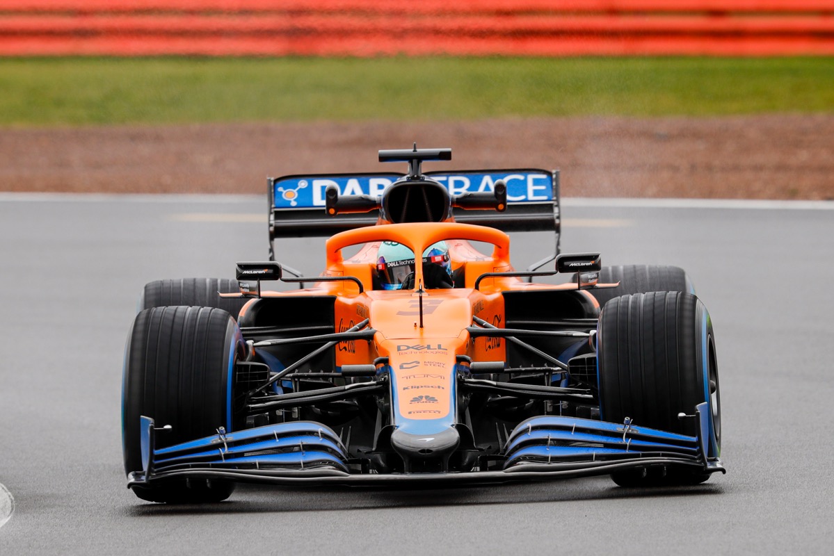 【動画：マクラーレンF1】フィルミングデーで2021年車MCL35Mをシェイクダウン！リカルドとノリスが走行