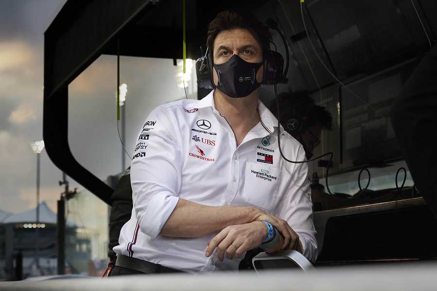 メルセデスのトト・ヴォルフ「サーキット外での戦いは普通のこと」