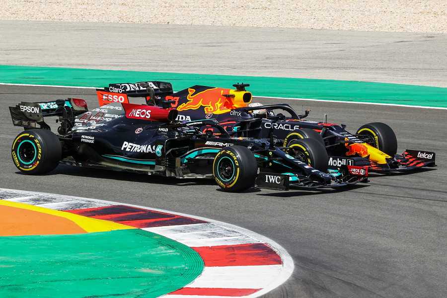 レッドブルとメルセデスのボスたちによる争いを歓迎するゲルハルト・ベルガー