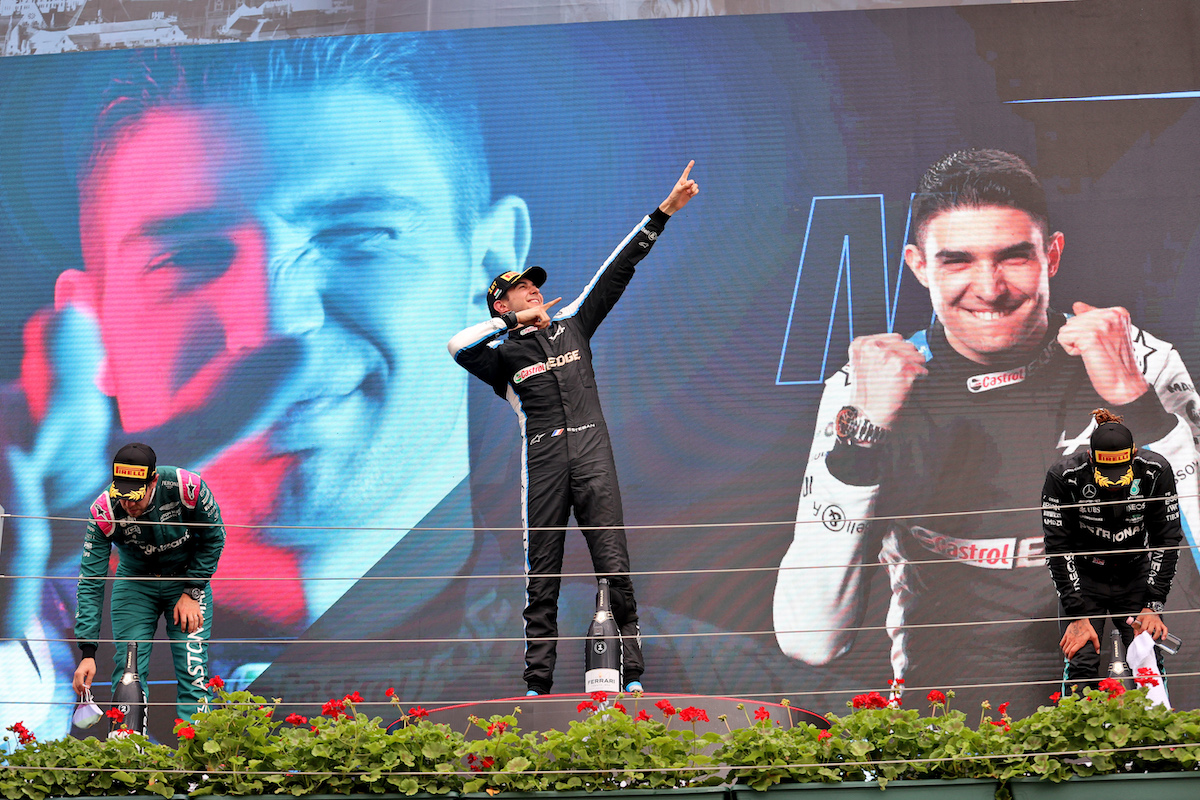 【F1ハンガリーGPレポート】1周目から大荒れの中、角田裕毅が7位入賞！オコンF1初優勝を助けたアロンソ対ハミルトンの手に汗握るF1王者対決