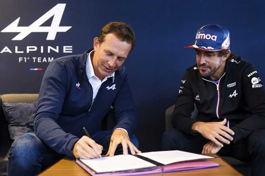 フェルナンド・アロンソ「アルピーヌとの契約更新は1分で済んだ」