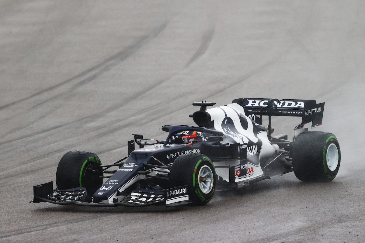 アルファタウリ・ホンダの角田裕毅「コース上にマシンを留めるのも大変でした」／F1ロシアGP