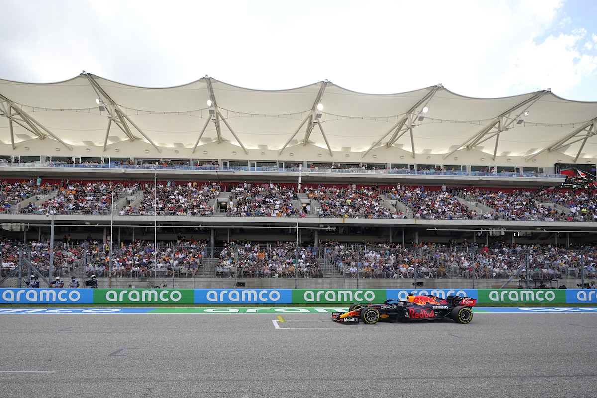【F1アメリカGP速報】フェルスタッペン、ハミルトンを振り切って優勝！最後は1秒差の緊迫した戦い！角田裕毅9位入賞！