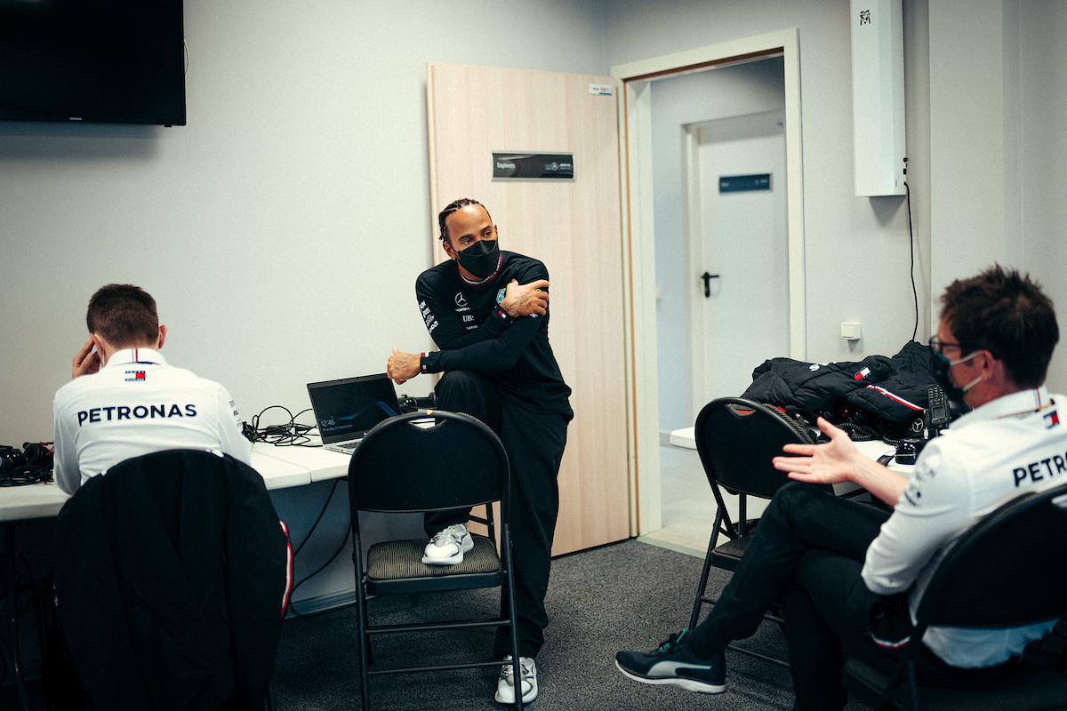 自分自身にイライラするハミルトン「自分の直感を信じるべきだった」メルセデスの戦略に不満／F1トルコGP