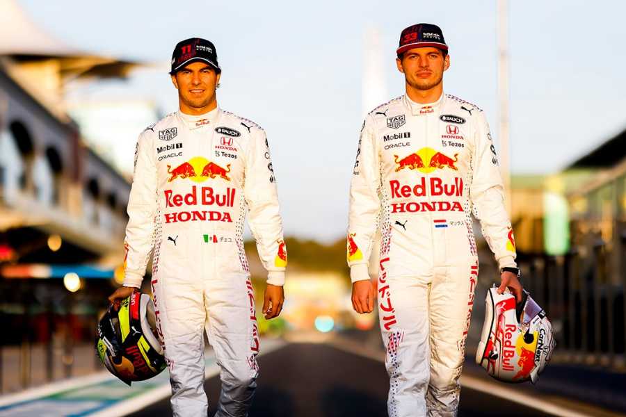 マックス・フェルスタッペンがここまでの“ドライバー・オブ・ザ・シーズン”だとセルジオ・ペレス