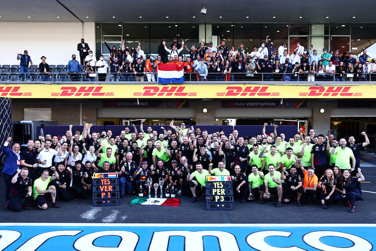 【レッドブル・ホンダ】ホーナー代表、残りは107ポイント「マックスとホンダにとって大きな功績。ペレスはメキシコ人初の母国GPリードと表彰台」／F1メキシコGP