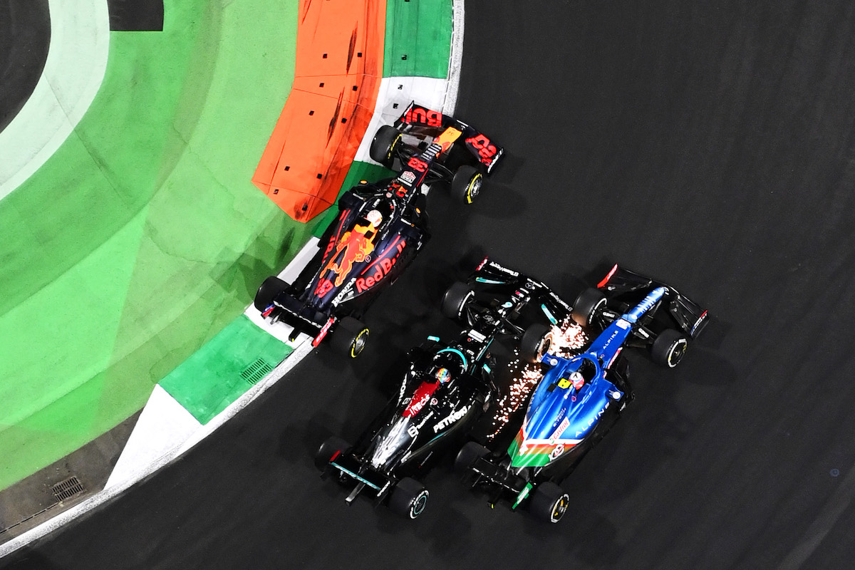 【F1サウジアラビアGPレポート】王者を争う2人の激しいバトルで波乱が巻き起こる！ハミルトン優勝で同点のまま最終戦へ！