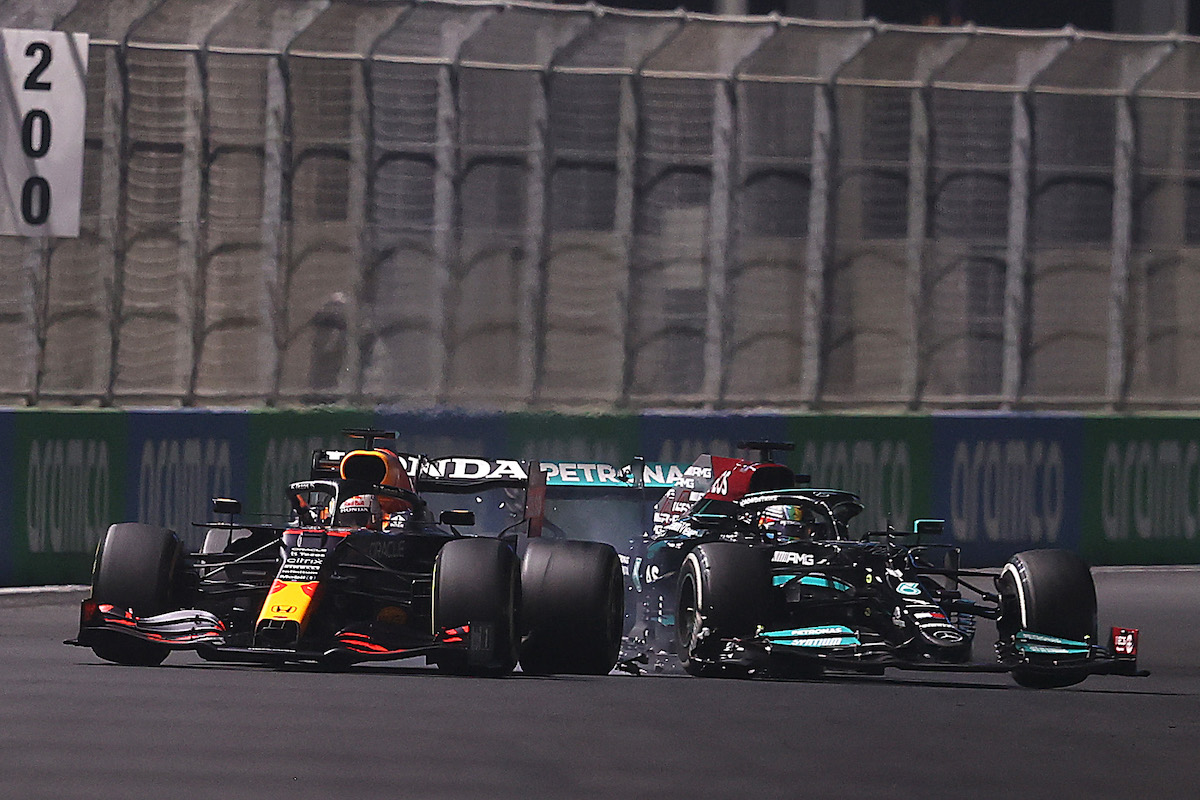 【審議結果】クラッシュを引き起こしたフェルスタッペンに10秒タイムペナルティ！その経緯や両者の主張は？／F1サウジアラビアGP