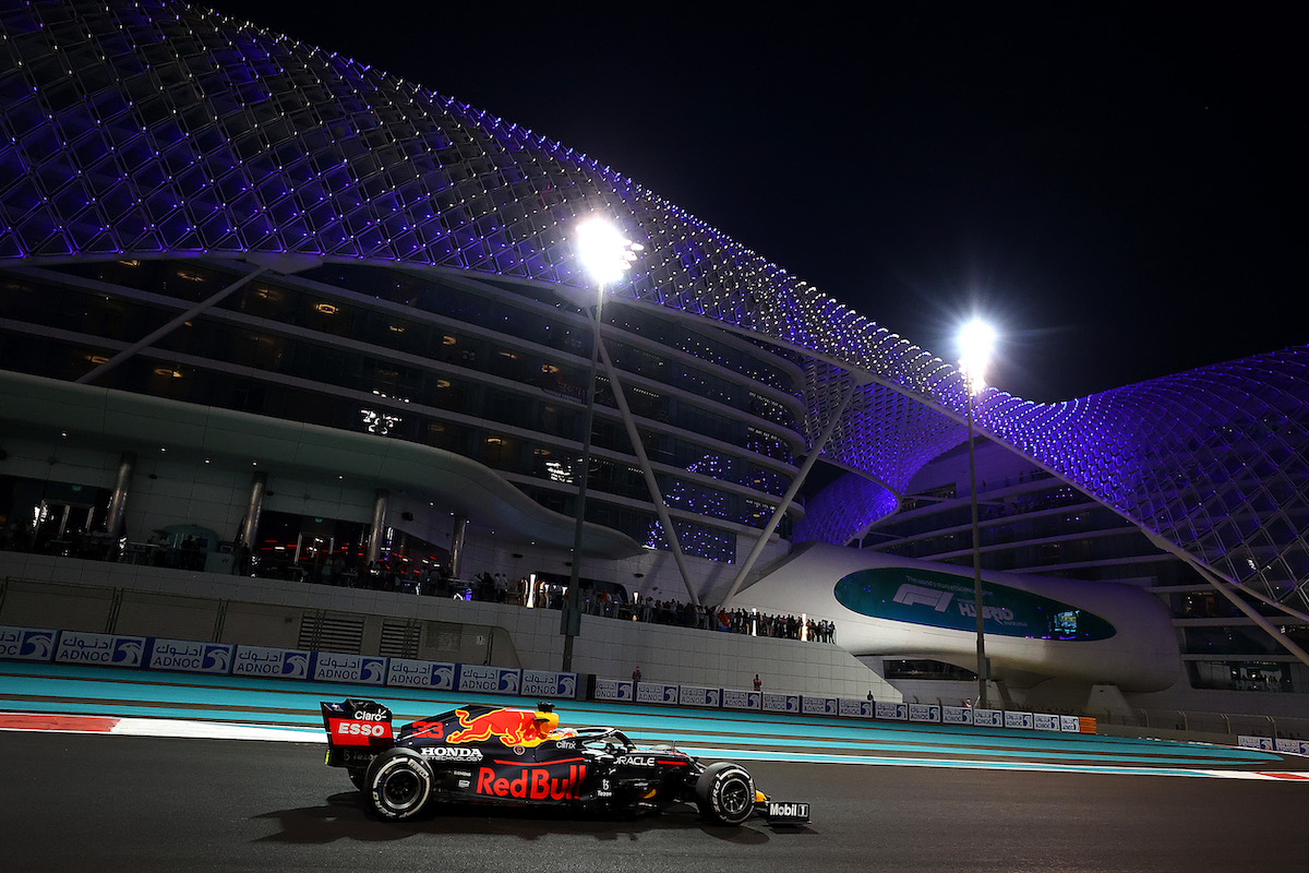 F1アブダビGP後、メルセデスが“ラスト1周のドラマ”に抗議！