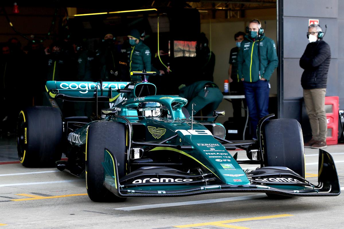 【動画：F1初走行】アストンマーティン、発表会翌日に新世代F1カーをシェイクダウン！