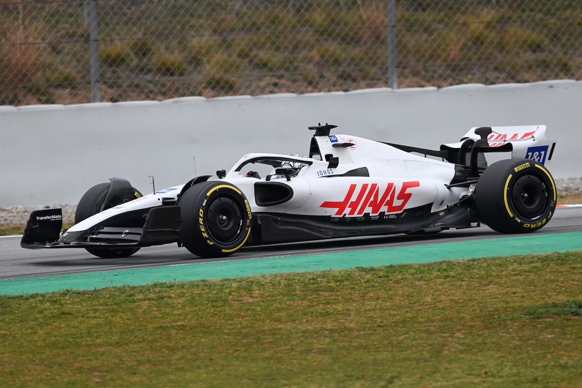 【動画】ハースF1、ロシア企業のスポンサーが消えた真っ白なカラーで登場