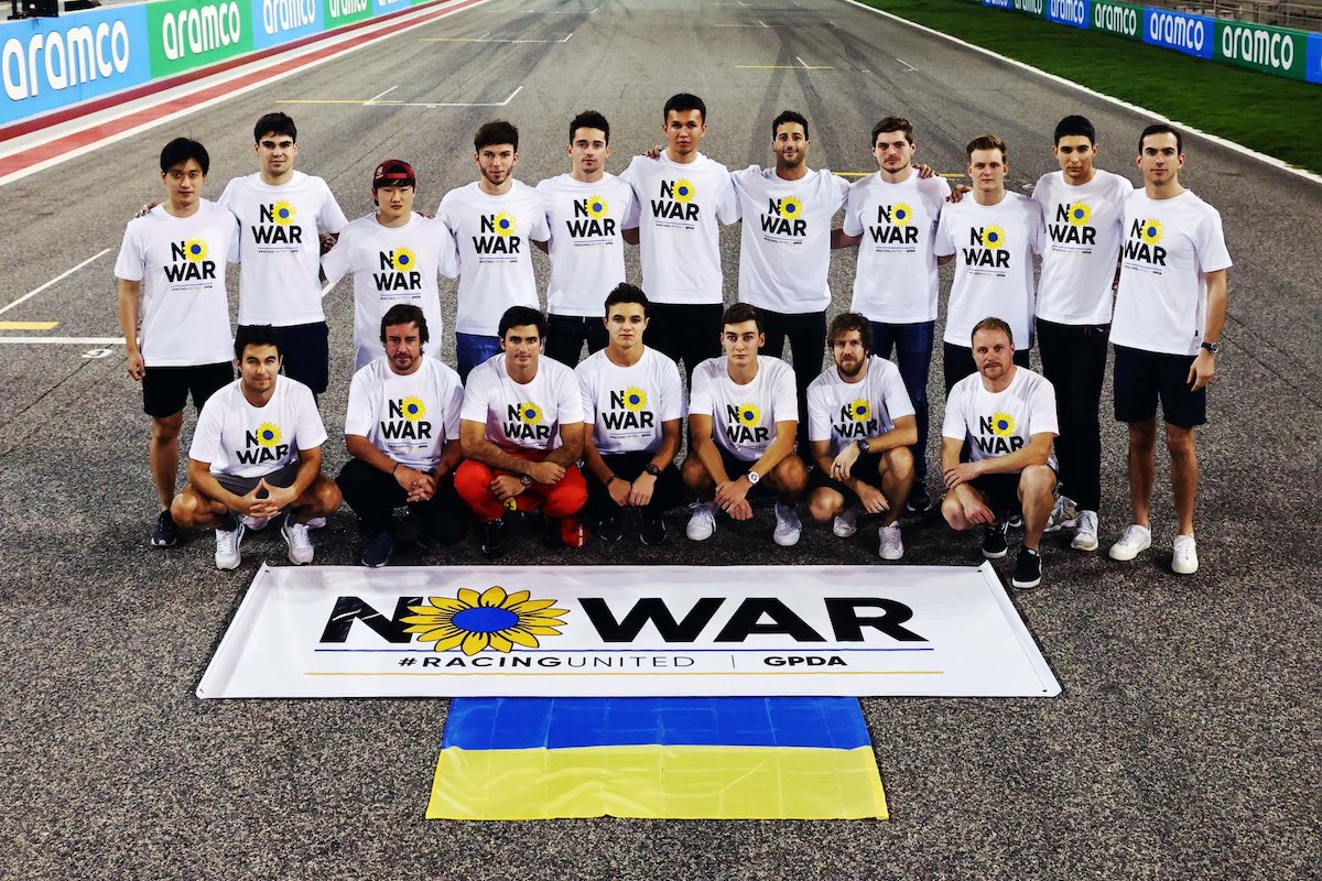 【画像】NO WAR　戦争反対！F1ドライバーたちが立ち上がる「平和と自由のためにウクライナの人々と共に」