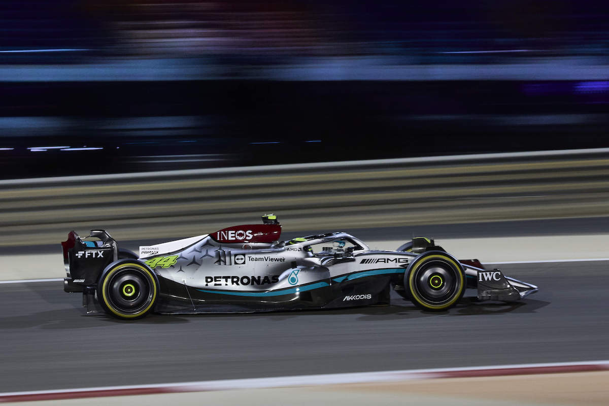 ハミルトン「ハッタリではない」メルセデスF1はレッドブルとフェラーリの後ろ「優勝争いはできない」