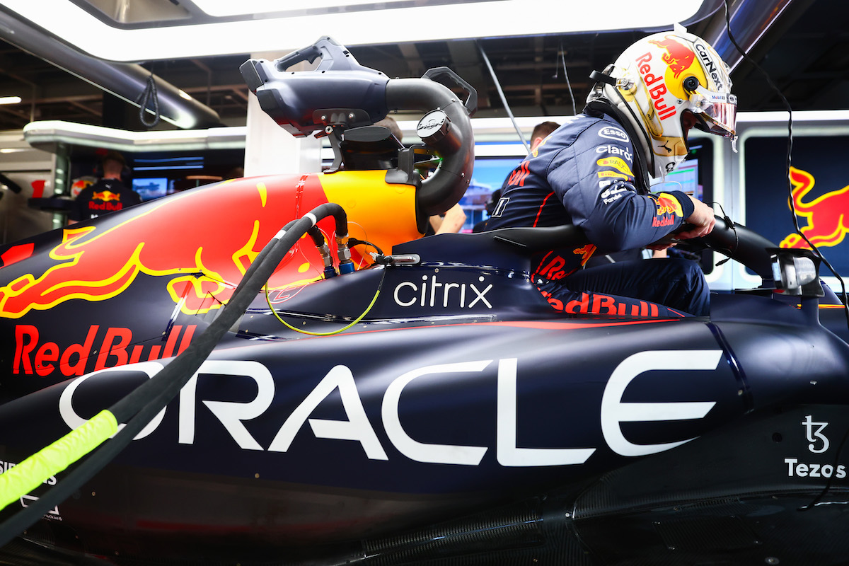 【FP2】サーキット近隣の石油精製所で爆発･･･セッション開始前にチーム代表とドライバー招集、開始15分遅れる