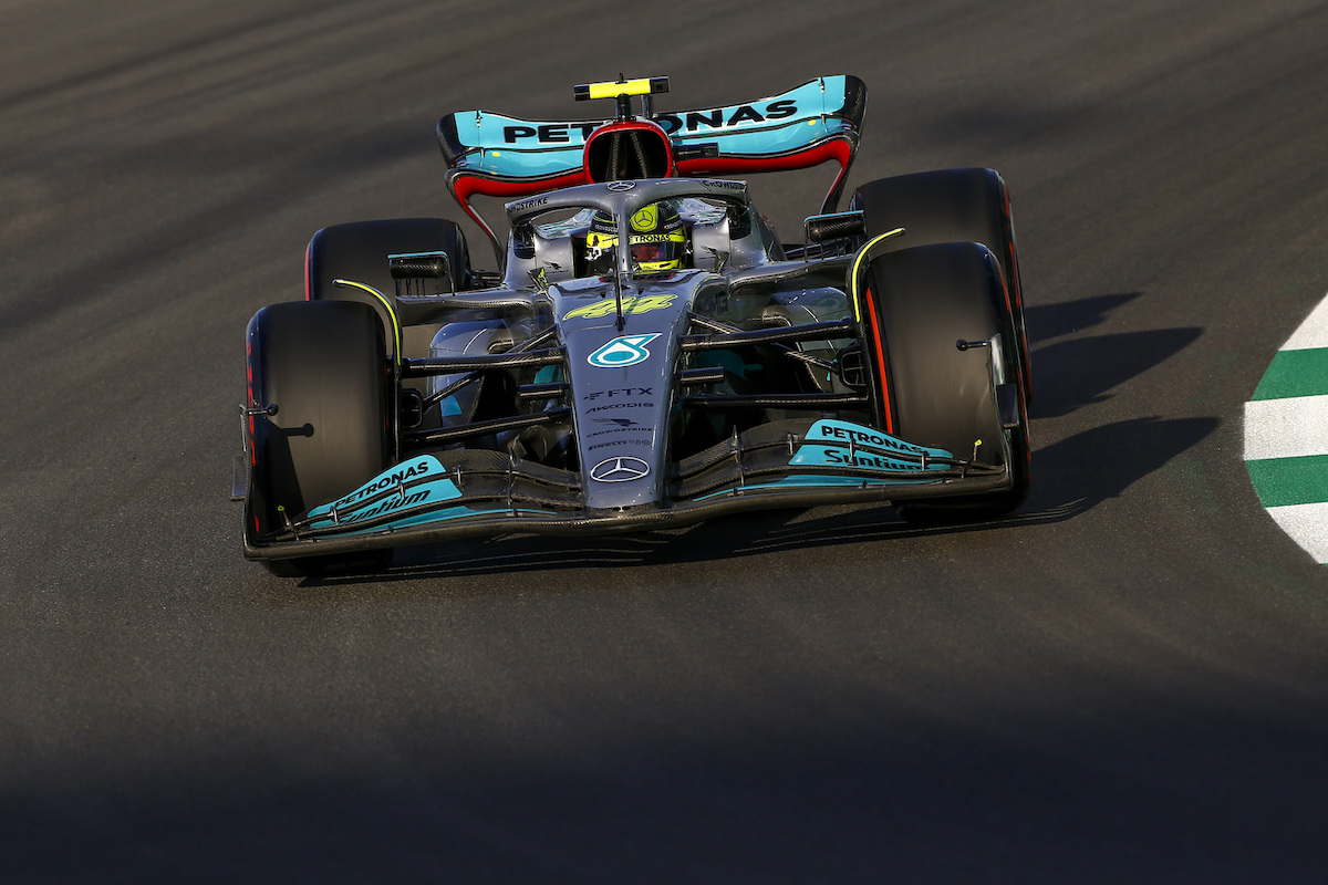 メルセデスF1「バウンシングは解決せず」レッドブルやフェラーリに対抗するにはやることが多い