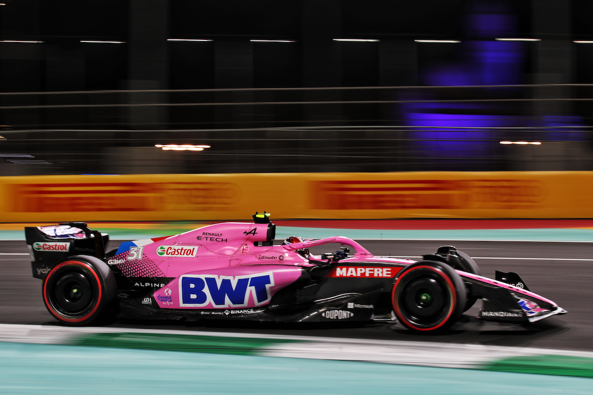 危うく壁に激突･･･オコン、アルピーヌF1はクルマのフィーリングがどんどん良くなっている