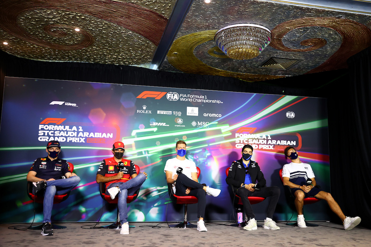 F1ドライバー達が金曜日の長い会議を語る･･･フェルスタッペン「レース後も話し合う」ラッセル「寝たのは朝4時」